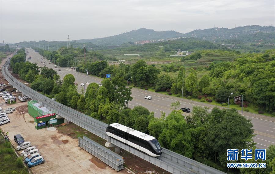 6月3日、専用線で調(diào)整作業(yè)が進(jìn)められる「雲(yún)巴」（ドローンによる撮影?劉潺）。