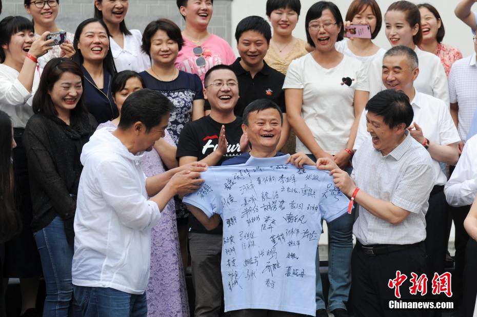 湖北支援安徽醫(yī)療チーム66人が馬雲氏と火鍋會食