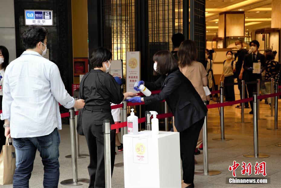 「東京アラート」発動(dòng)後最初の週末、感染対策に萬(wàn)全盡くす店舗　日本