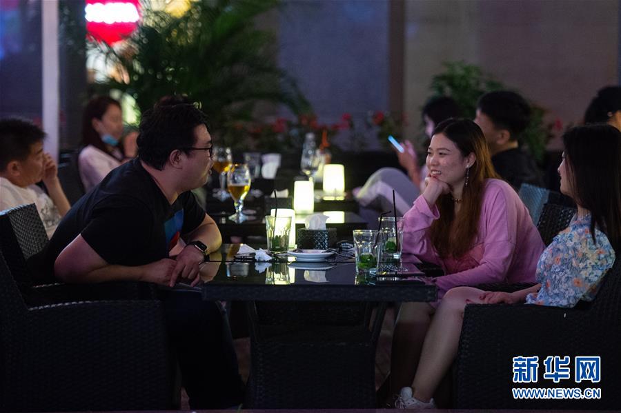 北京の消費(fèi)シーズン到來、順調(diào)な回復(fù)みせる「ナイトタイムエコノミー」