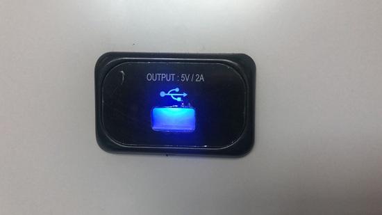 路線バス車內(nèi)にスマホ充電差し込み口を増?jiān)O(shè)　浙江省杭州