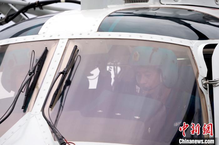 中國海軍第35次護(hù)衛(wèi)艦隊が晝夜を跨ぐ飛行訓(xùn)練を?qū)g施