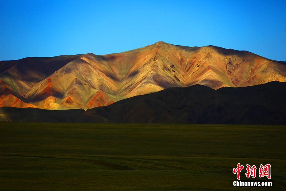 さわやかな夏の草原広がる新疆ウイグル自治區(qū)トクスン県