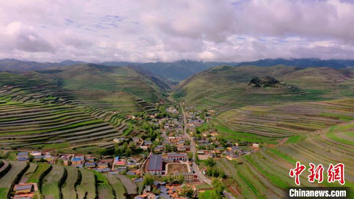 甘粛卓尼の夏　美しい棚田と雲(yún)海のコラボ