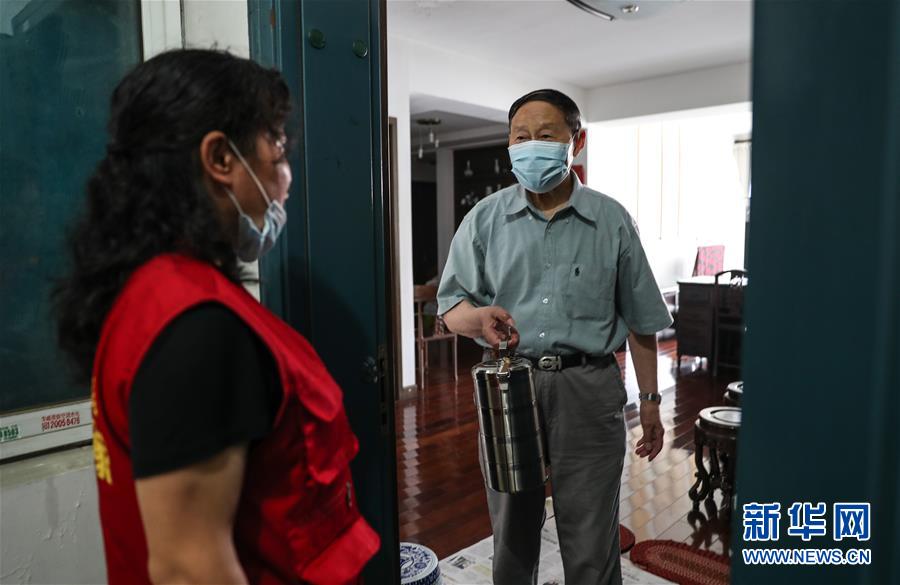 高齢者の胃袋も心も満たす「愛(ài)心廚房」　江蘇省蘇州市