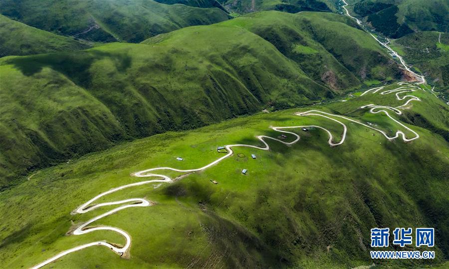 貧困脫卻の一翼を擔(dān)う「上南天路」、最高地點(diǎn)は標(biāo)高4200メートル　四川省