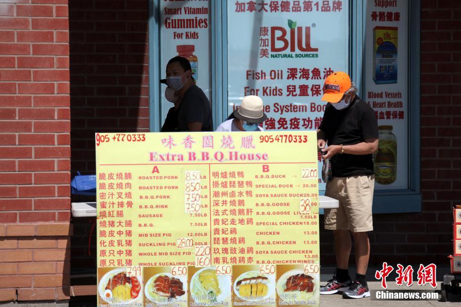 屋外のテイクアウト販売に切り替え営業(yè)再開(kāi)する中國(guó)人オーナー　トロント