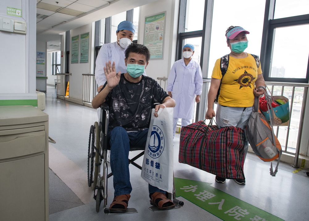 武漢市肺科病院で新型コロナから回復した最後のリハビリ患者が退院　湖北省