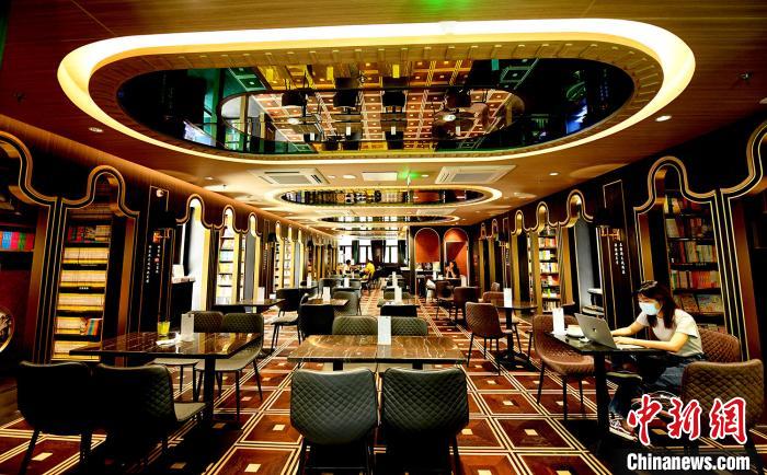 百年の歴史誇る広州舊市街に佇むノスタルジックな書店?鐘書閣　広東省