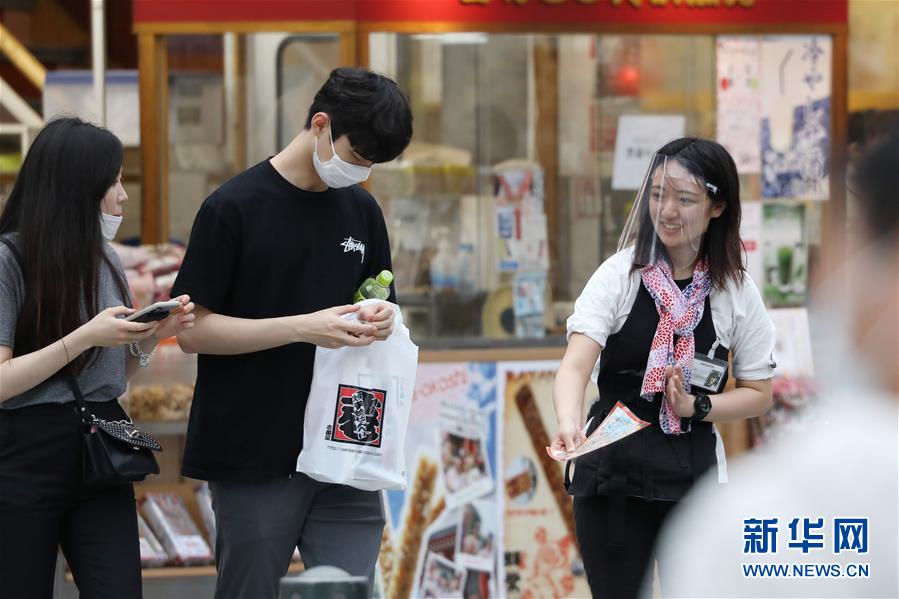 人出が次第に回復しつつある日本各地の観光地