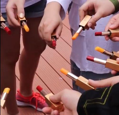 ネットユーザーから羨む聲！大學(xué)が卒業(yè)生7300人に口紅贈呈