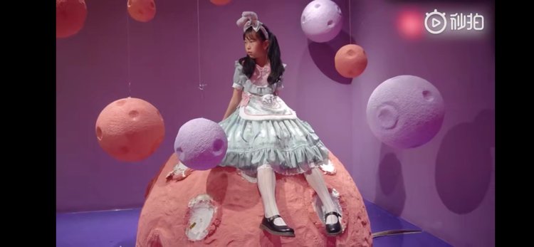 父のすごすぎる愛(ài)！愛(ài)娘に100著以上のドレスを手作り　江西省南昌