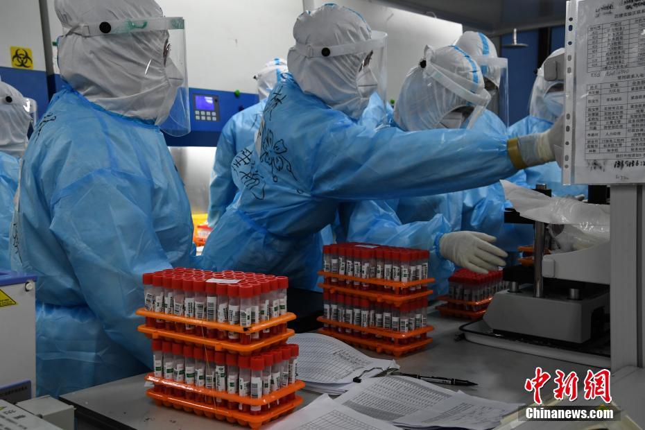 祝日も當(dāng)番制で晝夜問わず続けられた北京市のPCR検査