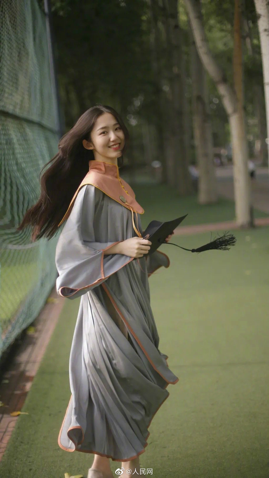 中央美術(shù)學(xué)院が卒業(yè)生のためにアカデミック?ガウンをデザイン　北京