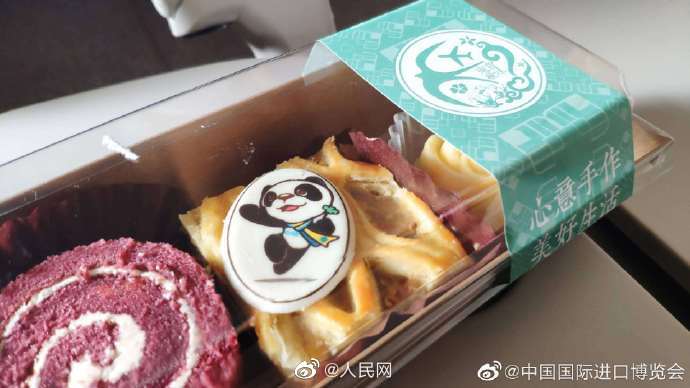 カラフルな中國(guó)國(guó)際輸入博覧會(huì)ペイント航空機(jī)が初フライト　上海市