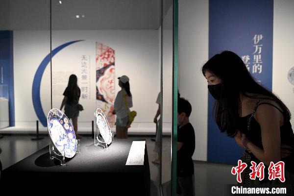 「妍を競う－清代中日伊萬里焼特別展」成都で開幕