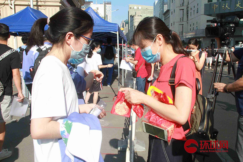 2020全國大學(xué)統(tǒng)一入試スタート　受験生1千萬人が試験會(huì)場へ