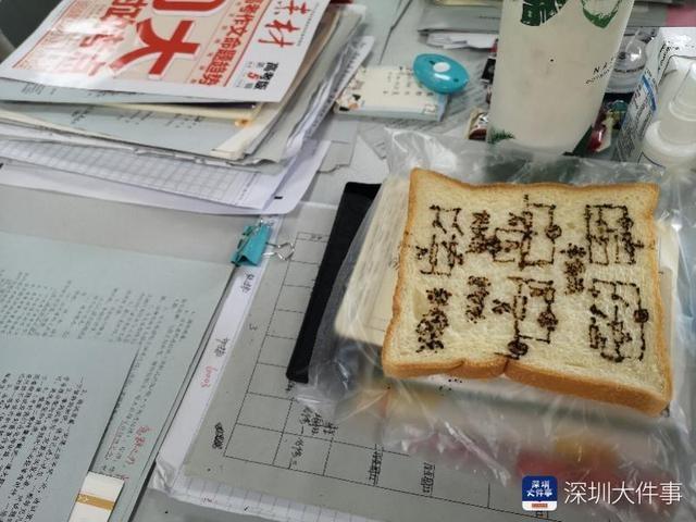 ドラえもんの「アンキパン」をリアルに再現(xiàn)し、受験生にエール！