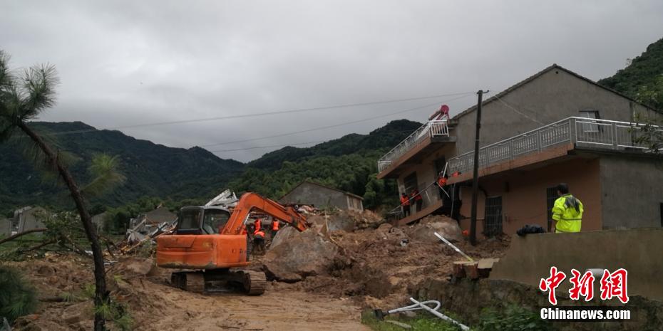 湖北省黃梅の村で土砂崩れ発生 　5人が心肺停止