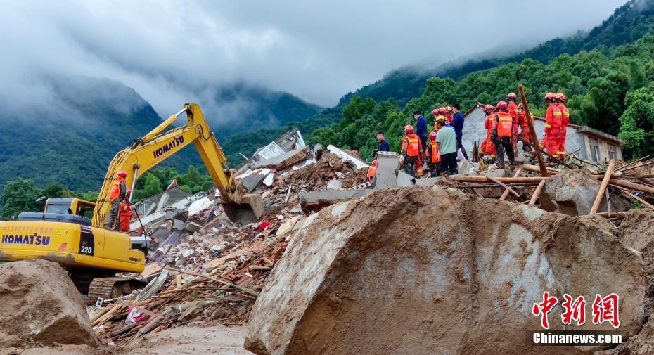 湖北省黃梅の村で土砂崩れ発生 　5人が心肺停止