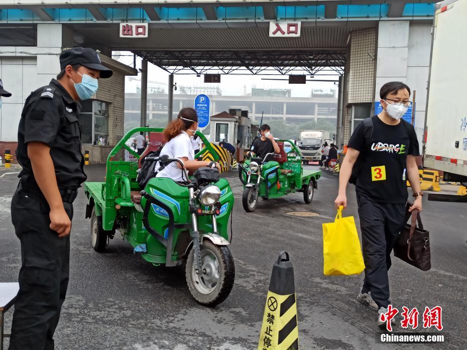 北京新発地市場(chǎng)で集中隔離されていた店主たちが次々隔離解除へ