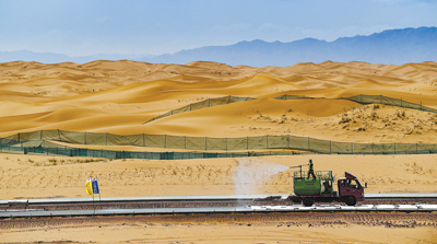 寧夏初の砂漠高速道路の建設(shè)進(jìn)む