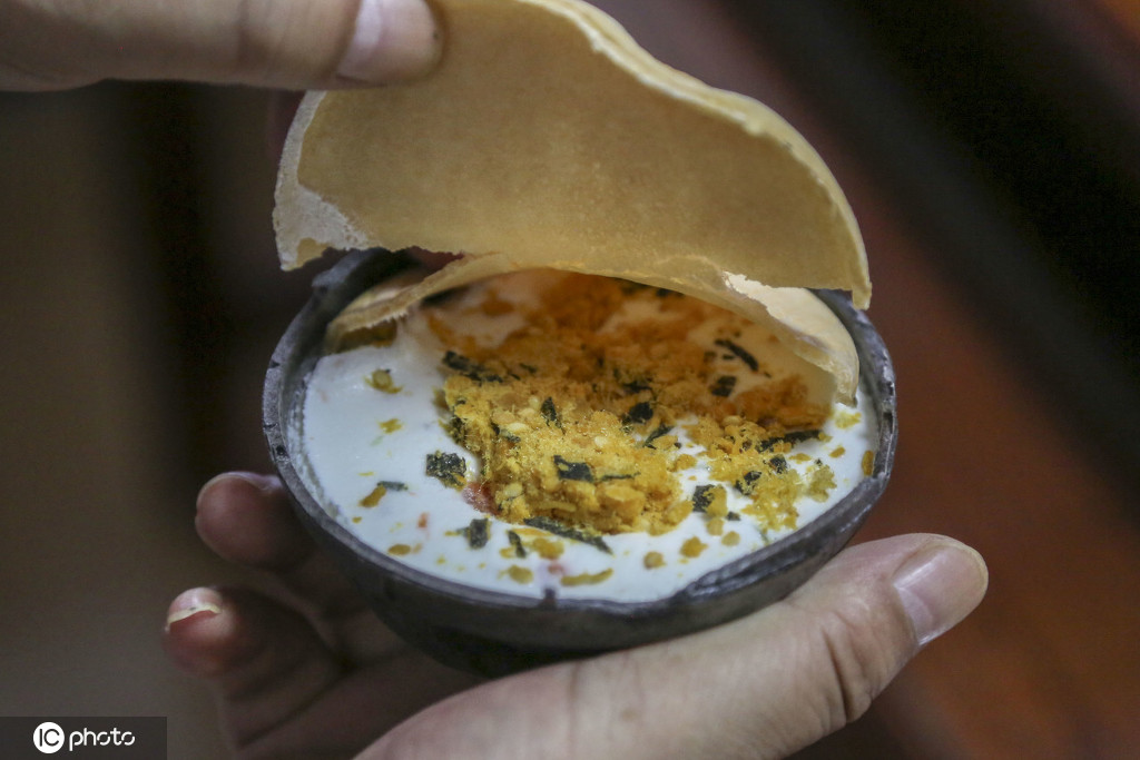 見た目も味わいもユニークな「東北鉄鍋アイス」(寫真著作権は東方ICが所有のため転載禁止)。