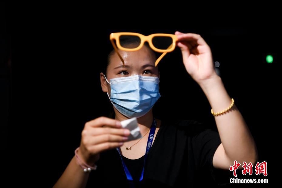 長(zhǎng)沙の映畫館が営業(yè)再開の準(zhǔn)備　人形で距離をキープ