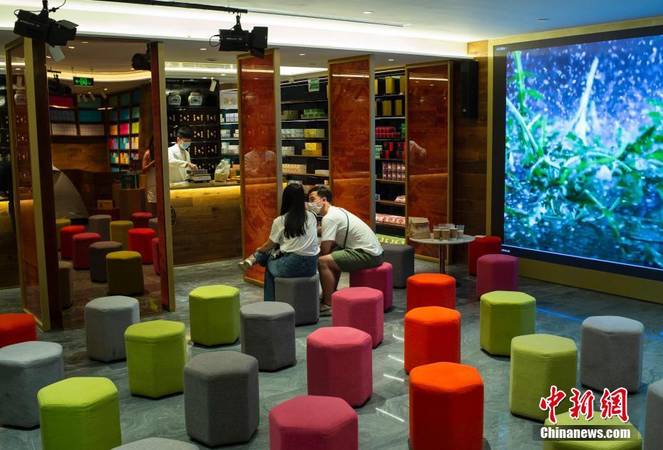 老舗の薬局がカフェに？　「北京同仁堂」の新たなビジネスモデル