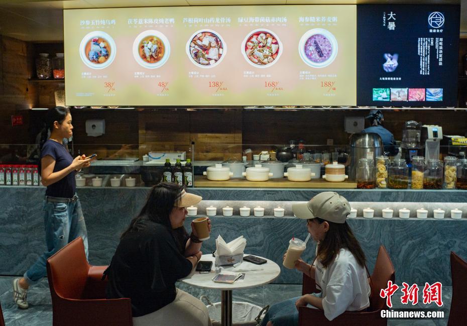 老舗の薬局がカフェに？　「北京同仁堂」の新たなビジネスモデル