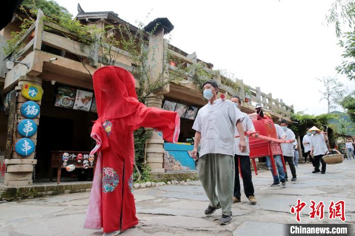 農(nóng)家が観光業(yè)で貧困脫卻　陝西省柞水県