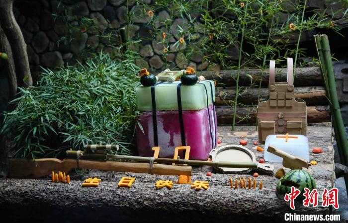 パンダの「二喜」10歳の誕生日プレゼントはこの必勝アイテム！