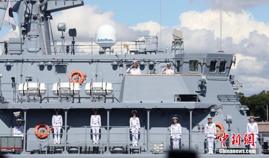 ロシア各地で海軍創(chuàng)設(shè)記念軍事パレード