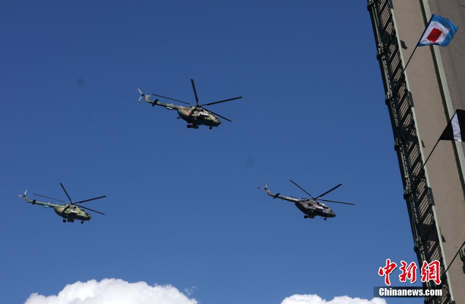 ロシア各地で海軍創(chuàng)設(shè)記念軍事パレード