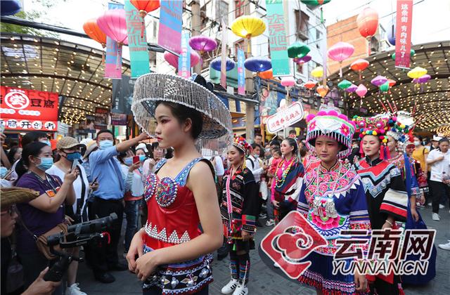 雲(yún)南省昆明南強自由市場に「深夜食堂」街がオープン