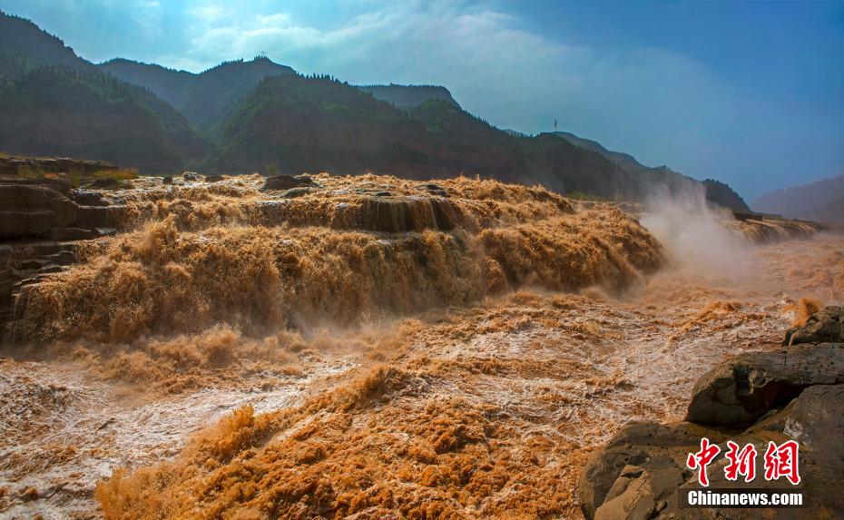 観賞のベストシーズンを迎えた黃河壺口瀑布
