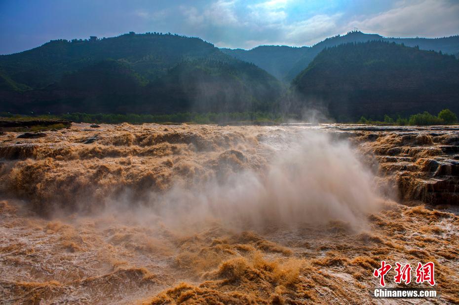 観賞のベストシーズンを迎えた黃河壺口瀑布