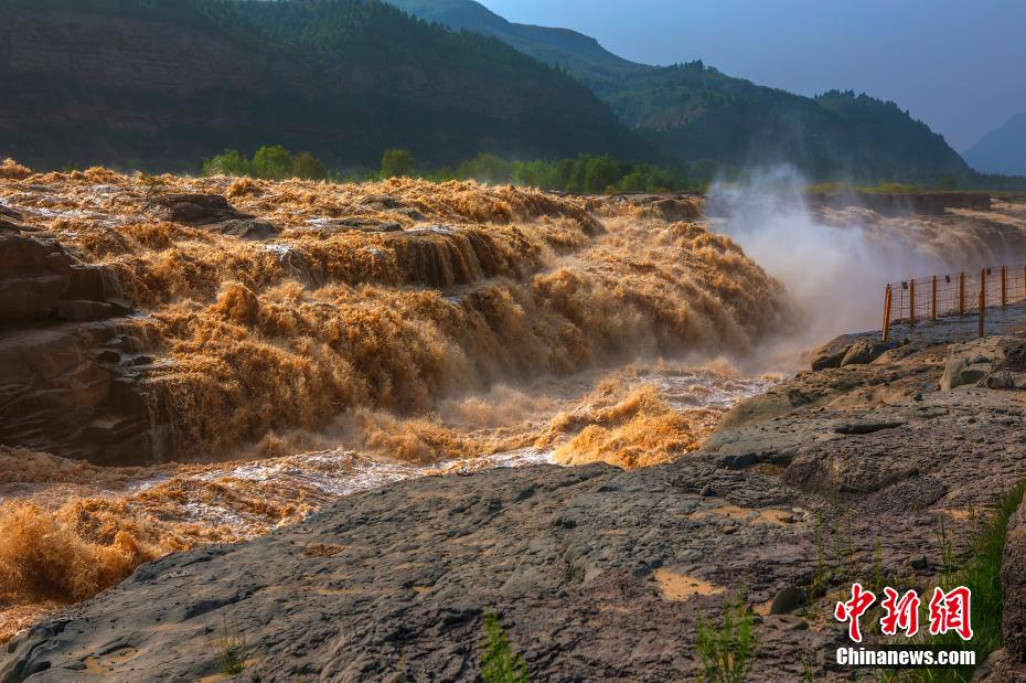 観賞のベストシーズンを迎えた黃河壺口瀑布