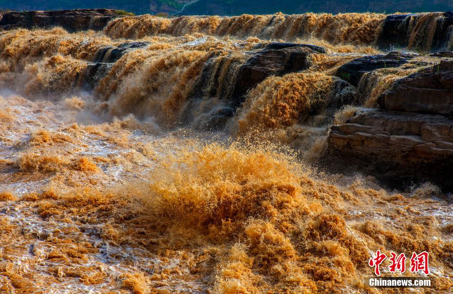 観賞のベストシーズンを迎えた黃河壺口瀑布