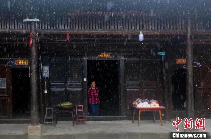 國內外著名カメラマンが四川省朝天で撮影ツアー