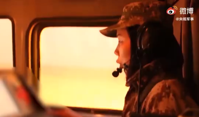 重さ40トンの長距離ロケット搭載車両を操る20歳の女性兵士