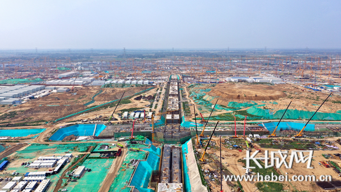 上空から撮影した雄安新區(qū)容東エアの建設(shè)現(xiàn)場(chǎng)（撮影?霍少軒）。