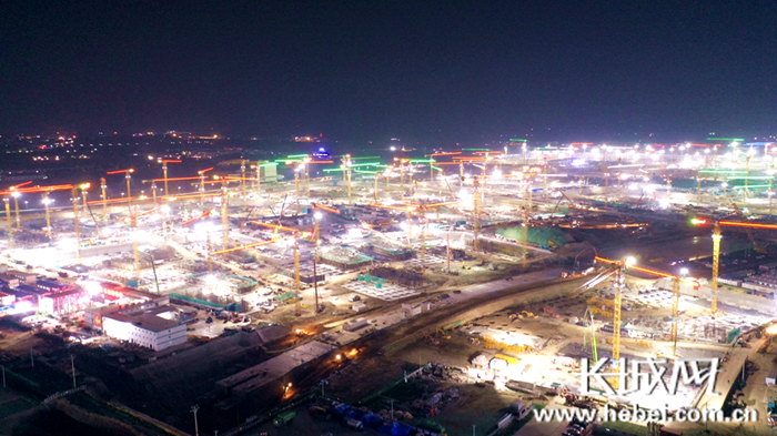 雄安新區(qū)、高溫?猛暑と闘い　晝夜通じて進(jìn)められる重點(diǎn)プロジェクト建設(shè)