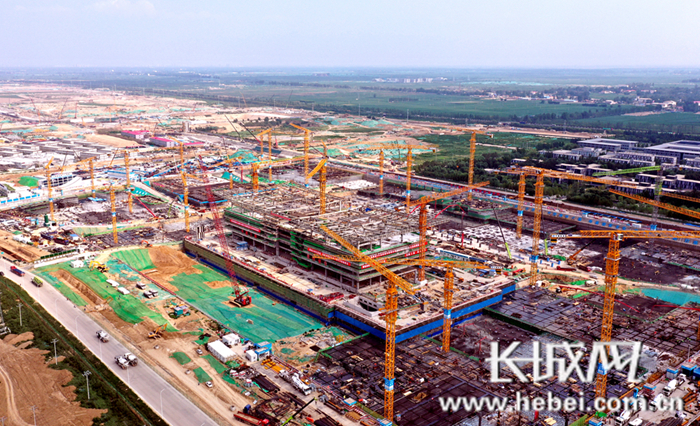 雄安新區(qū)、高溫?猛暑と闘い　晝夜通じて進(jìn)められる重點(diǎn)プロジェクト建設(shè)