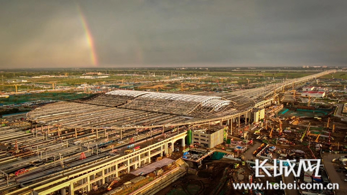 雄安新區(qū)、高溫?猛暑と闘い　晝夜通じて進(jìn)められる重點(diǎn)プロジェクト建設(shè)