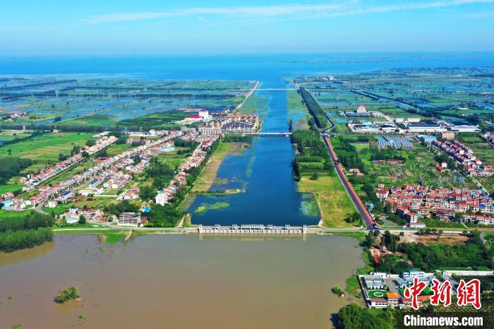 湖北省最大の湖?洪湖の水位、警戒レベルを下回る