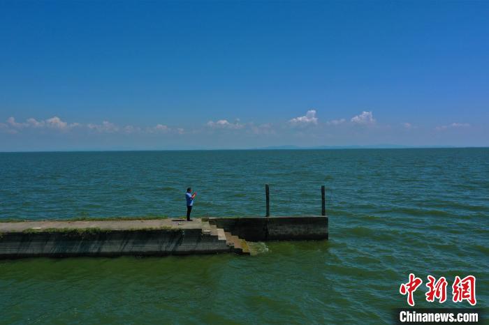 湖北省最大の湖?洪湖の水位、警戒レベルを下回る