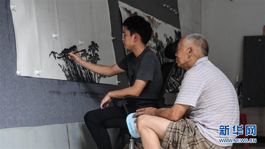 多彩な「農民畫」で貧困脫卻　広西壯（チワン）族自治區(qū)