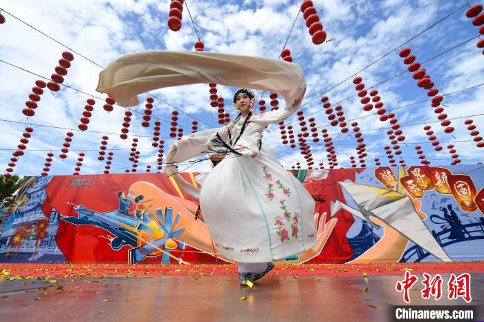 長沙のテーマパークで「國潮」京劇パフォーマンス　伝統(tǒng)文化をPR　湖南省