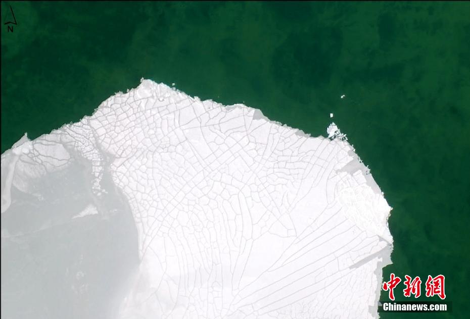 衛(wèi)星から碧玉のように見える青海省の塩湖